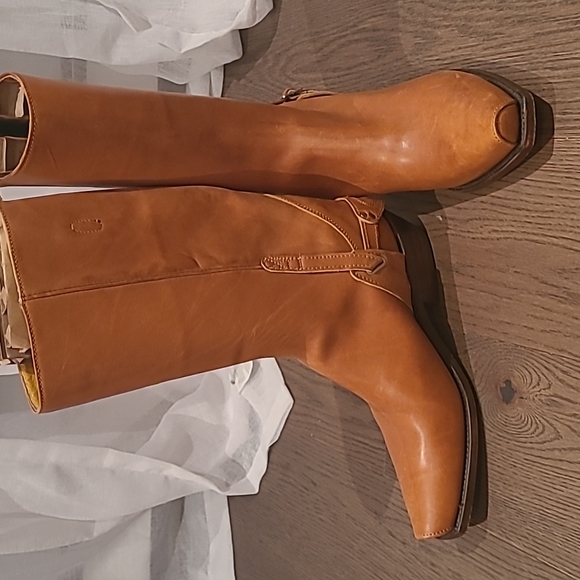 Boots - Picture 5 of 5